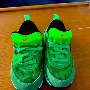 Boys Nike Waffle Racer size 9c... perfect for toddlers because they just slip on